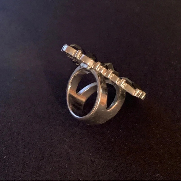 Chunky  Silver Tone & Black Rhinestone Flower Statement Ring - Picture 10 of 10